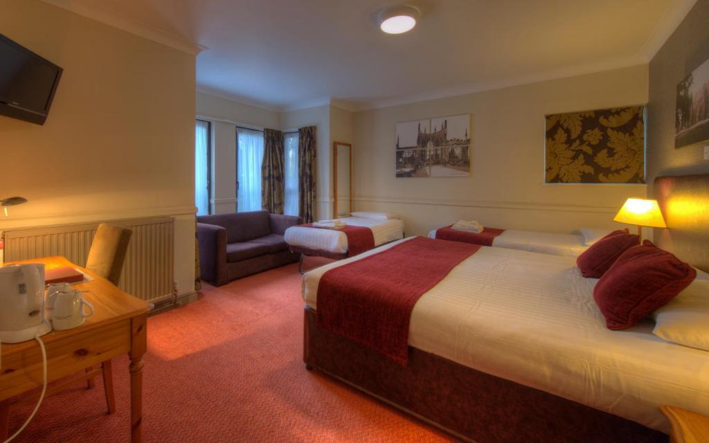 Family Room (2 Adults + 2 Children)