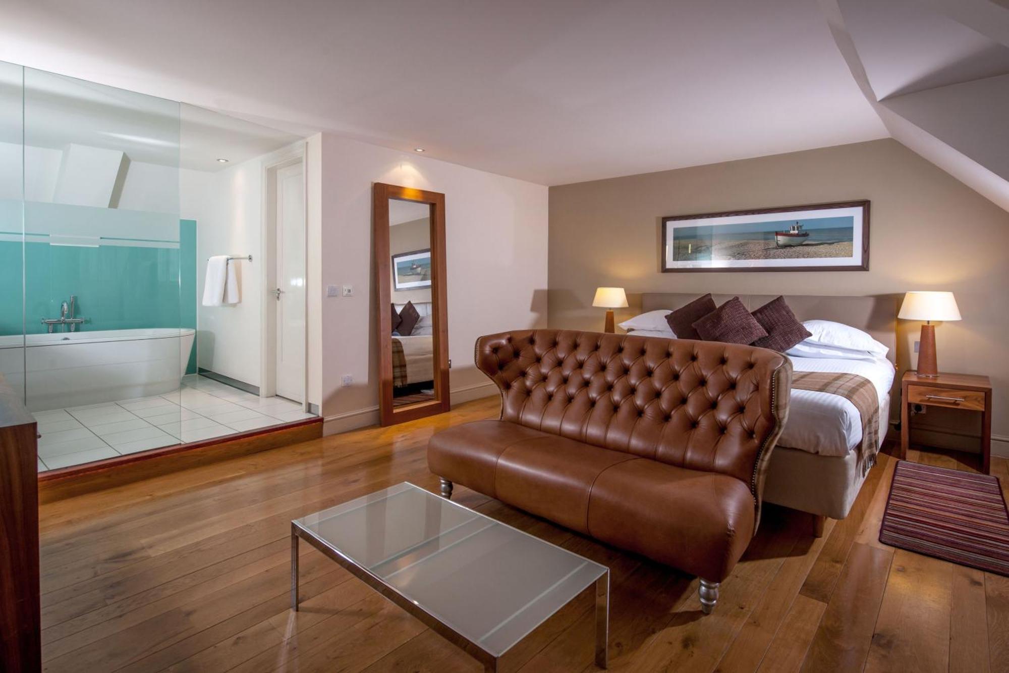 Luxury King Room,379436554:JPEG