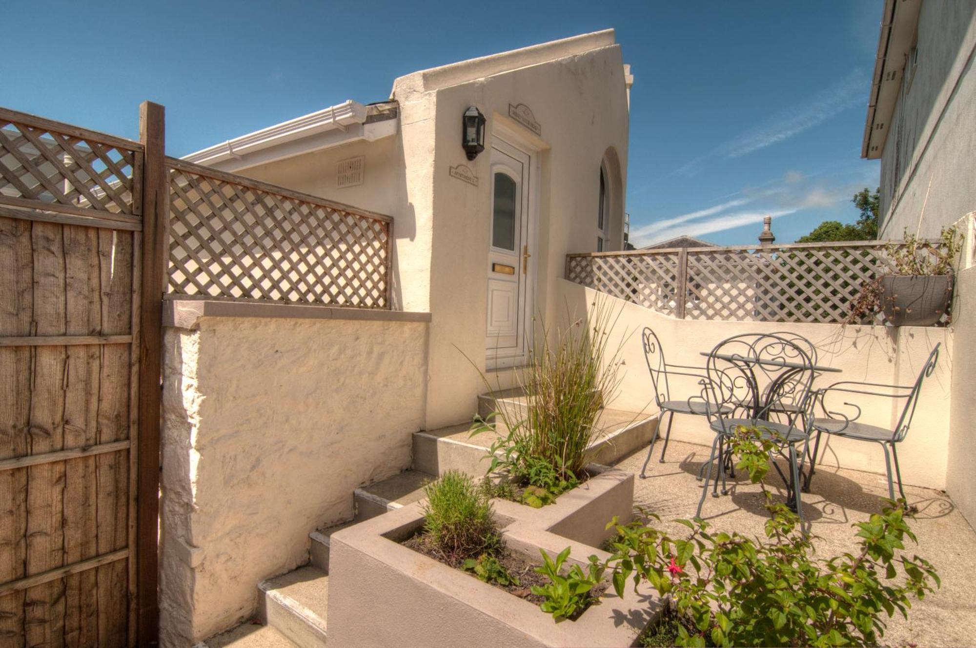 One-Bedroom Apartment,306589648:JPEG