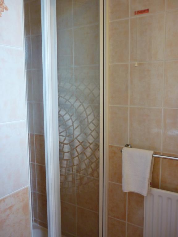 Standard Double Room Shower,328074487:JPEG