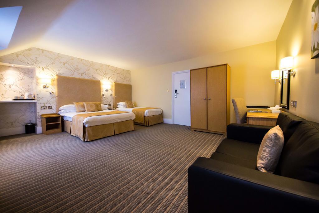 Family Room with Double and Two Single Beds,965849158:JPEG