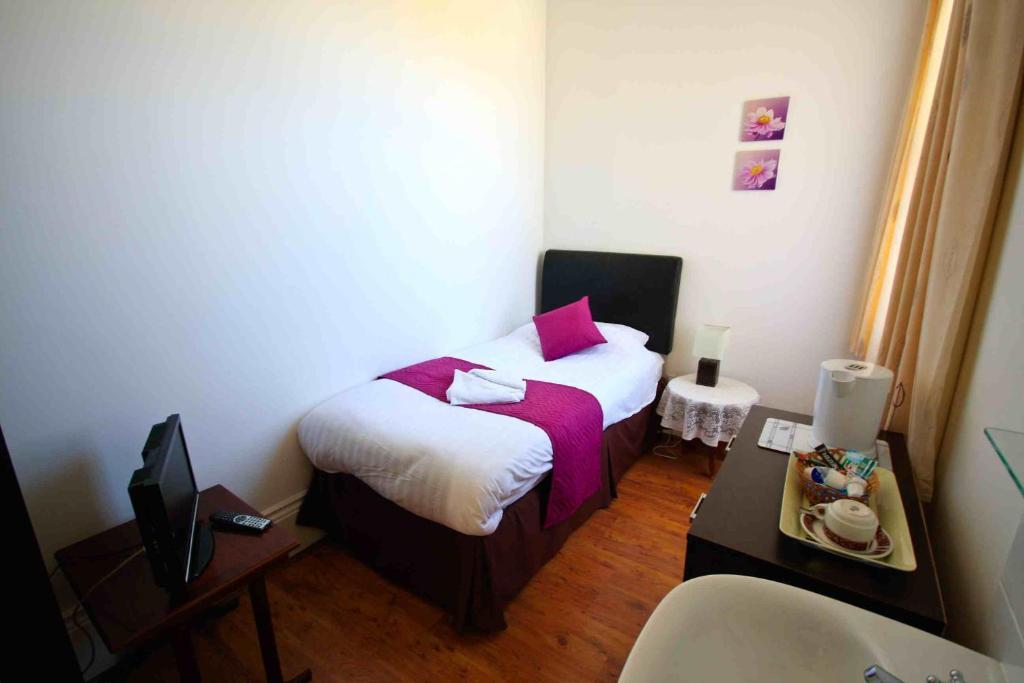 Single Room with Private Bathroom