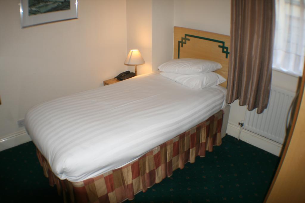 Single Room,699156249:JPEG