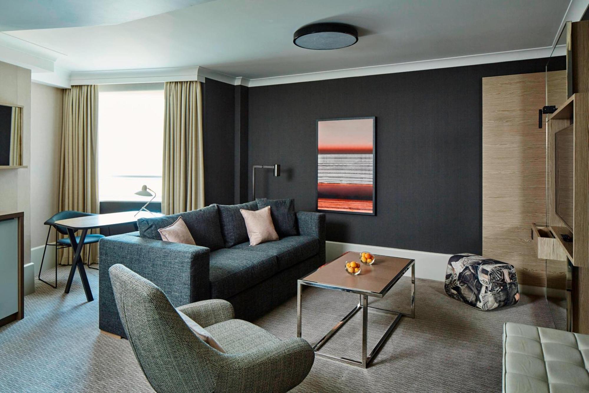 One-Bedroom Executive Apartment with One King Bed and Sofa Bed