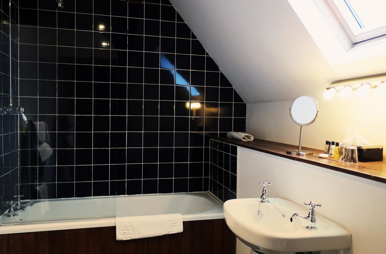 Twin Room Bathroom,1580511505:JPEG