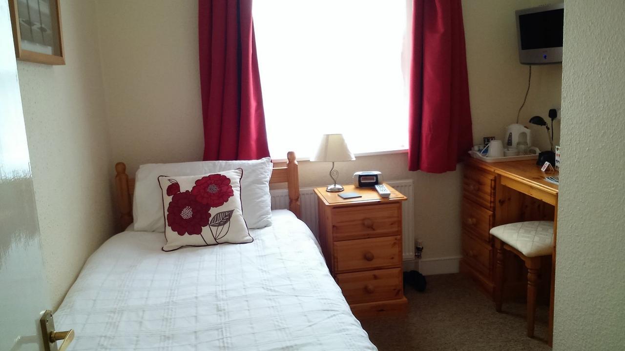 Single Room,526114071:JPEG