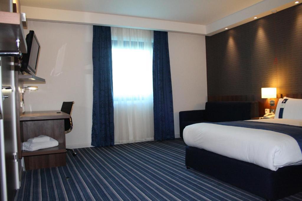 Standard Double Room with Single Sofa Bed and Free Hot Breakfast,1710582215:JPEG