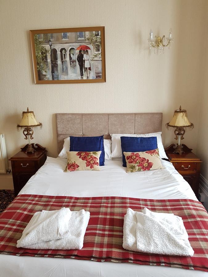 Deluxe Double Room with Side Sea View