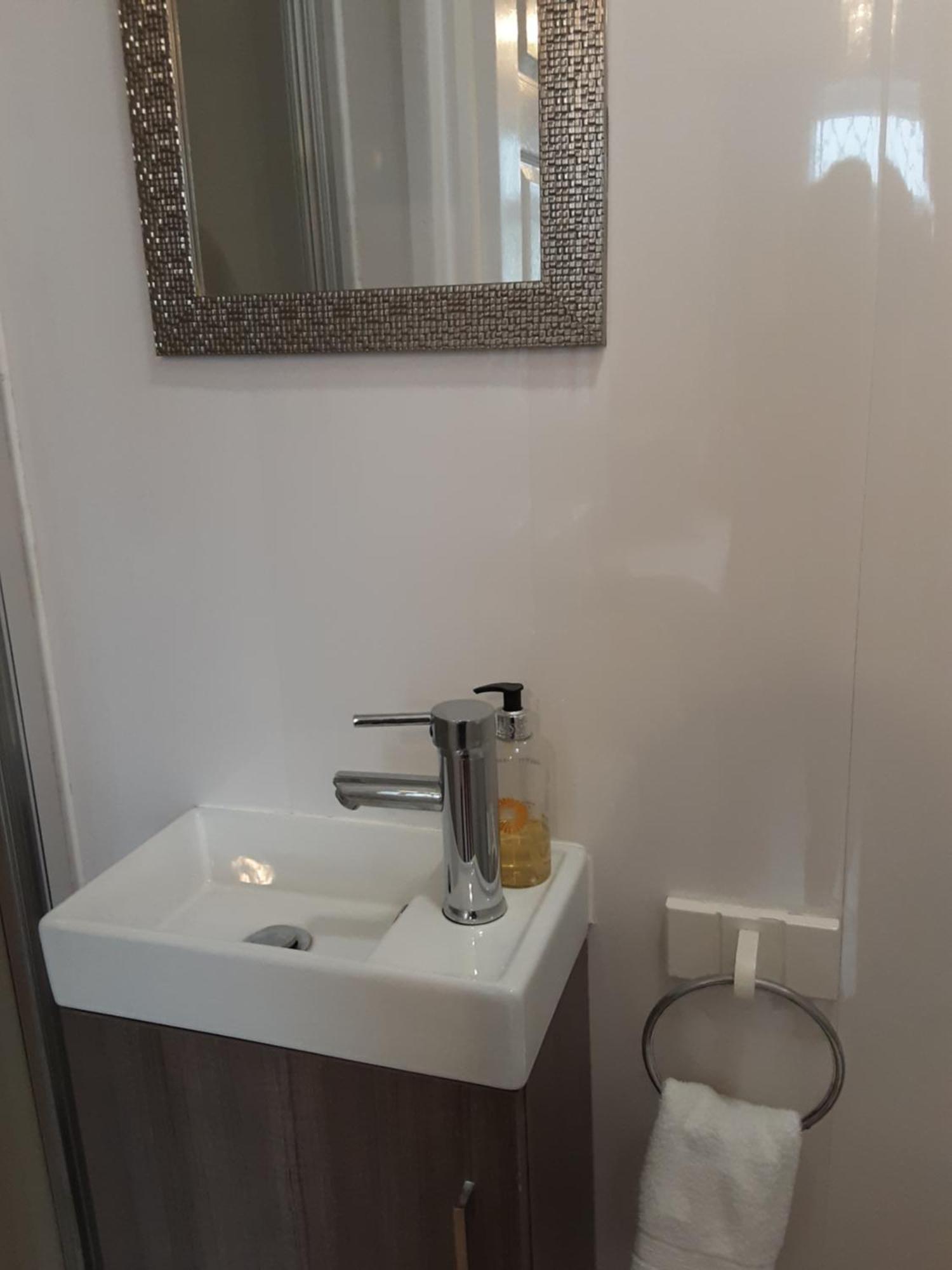 Small Double Room,1074251524:JPEG