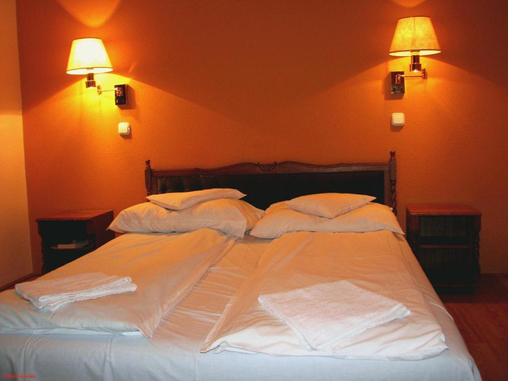 Double Room,62286067:JPEG