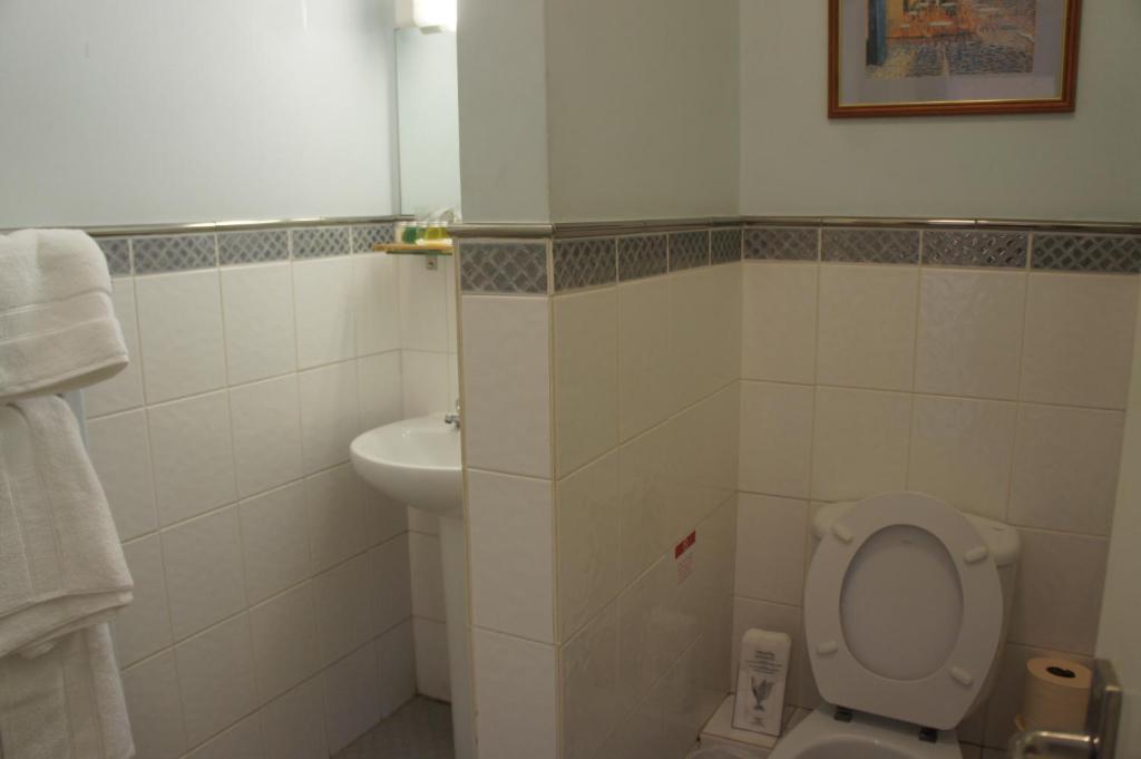 Double Room with Shared Shower and Toilet - Annexe