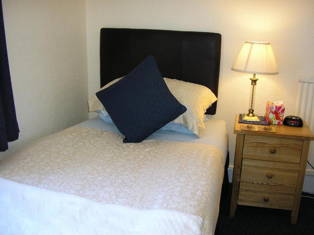 Single Room with Shower,63029386:JPEG