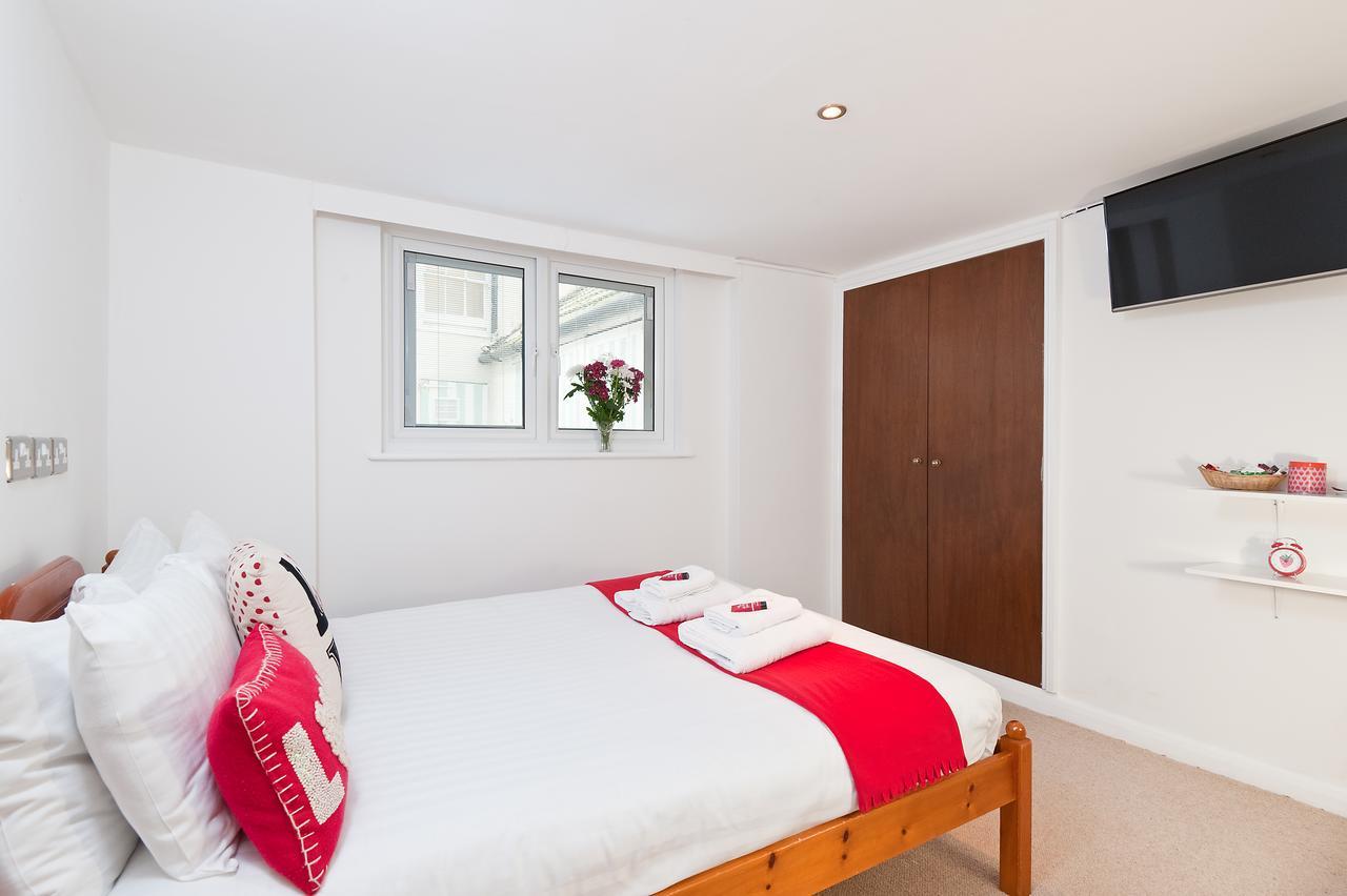 Small Double Room with Shower and Shared Toilet