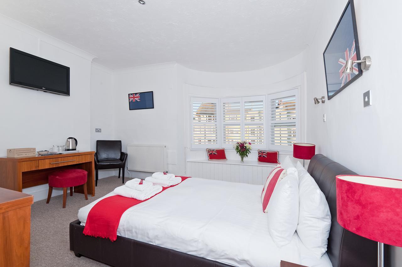 Double Room with En Suite Bathroom and Sea View