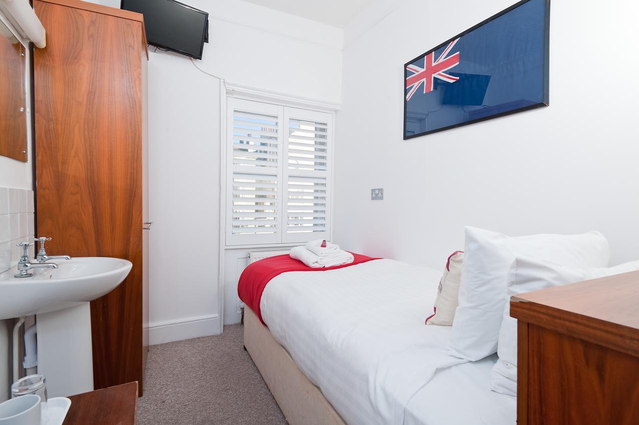 Single Room with Shared Bathroom