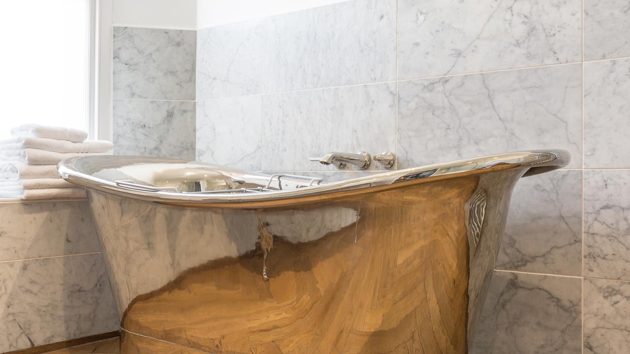 Luxury Double Room with Bath and City and Park View,813374436:JPEG