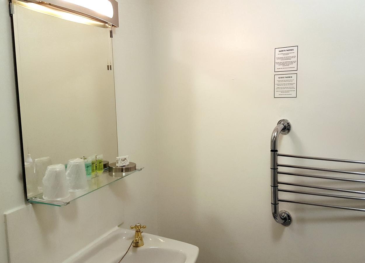 Deluxe Double Room with Ensuite Bathroom,636118410:JPEG