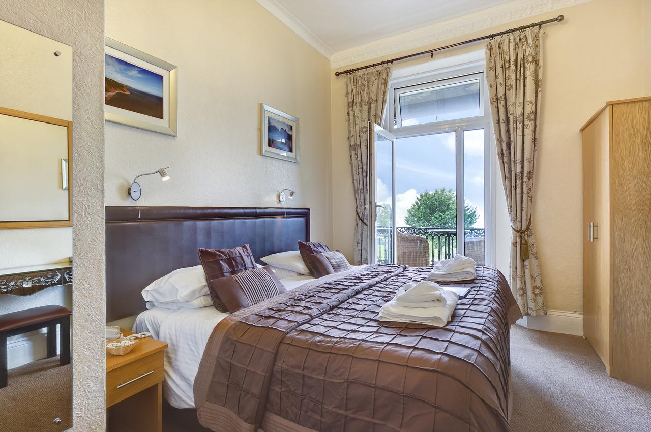 Standard Double Room with Balcony and Sea View