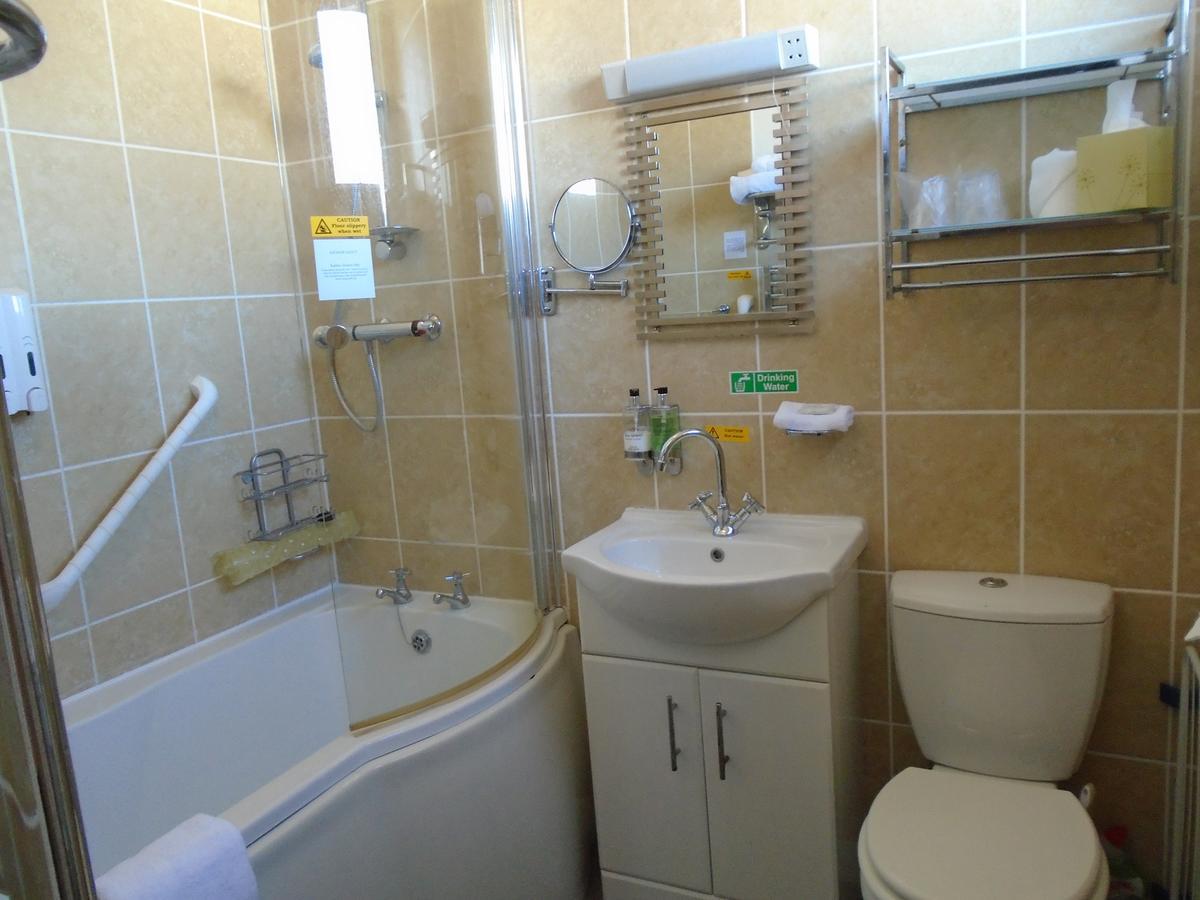 Twin Room with Bath