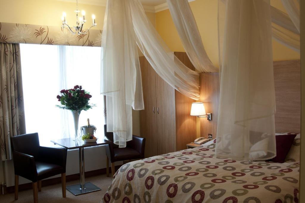 Queen Room with Spa Bath