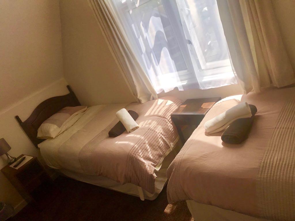 Large Twin with En-Suite,664699035:JPEG