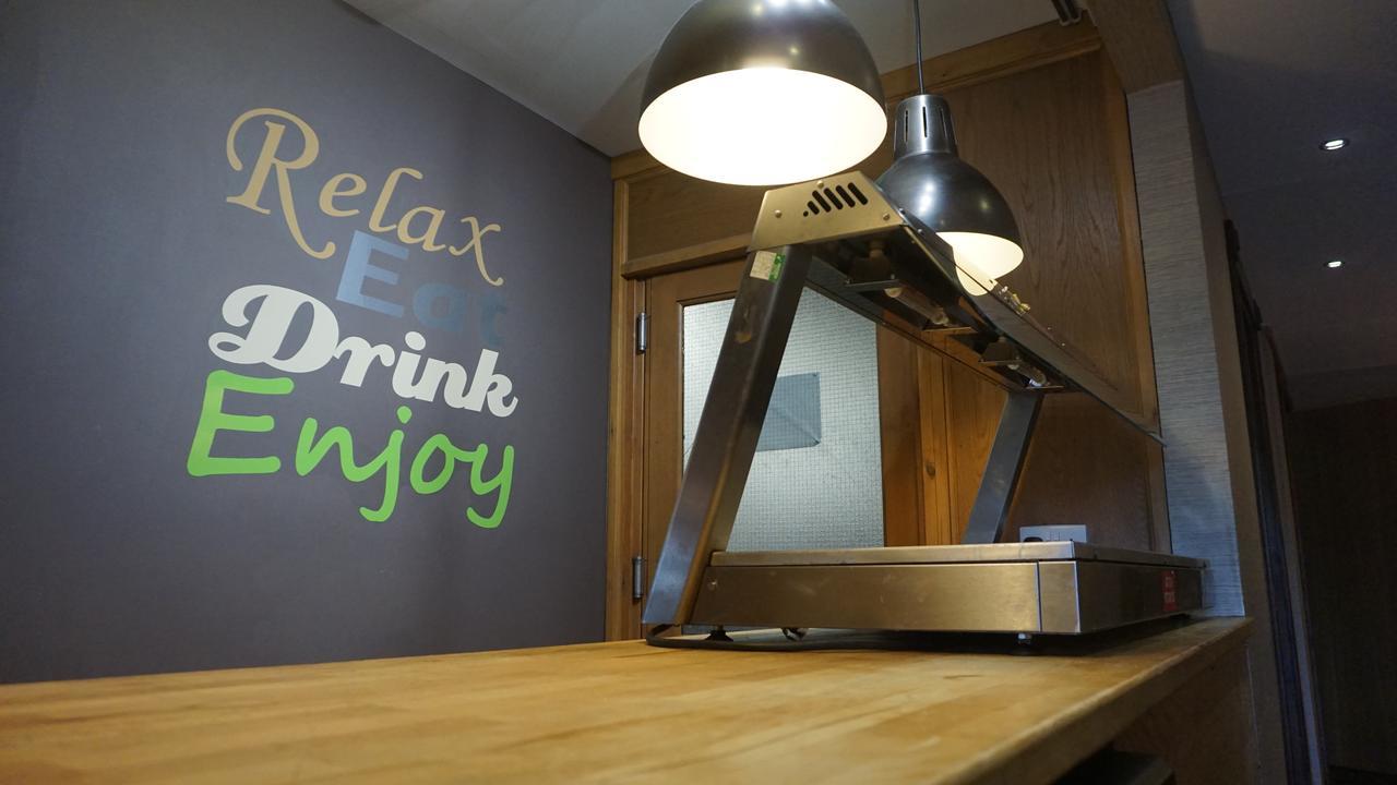 Family Suite (2 Adults + 2 Children),664705875:JPEG