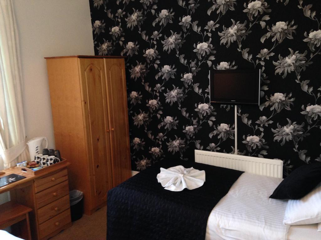 Family Room with Private Bathroom,68380187:JPEG