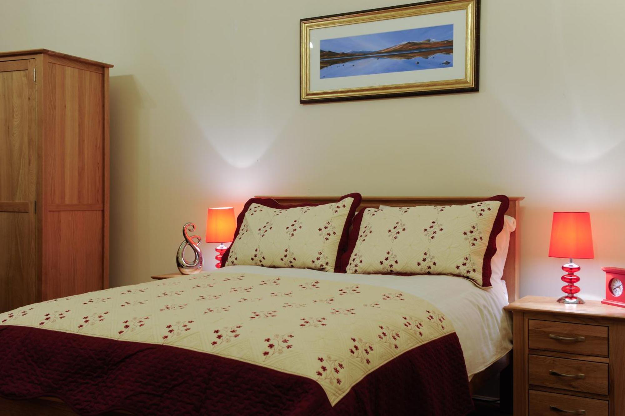 Deluxe Family Suite (2 Adults + 2 Children),689294799:JPEG