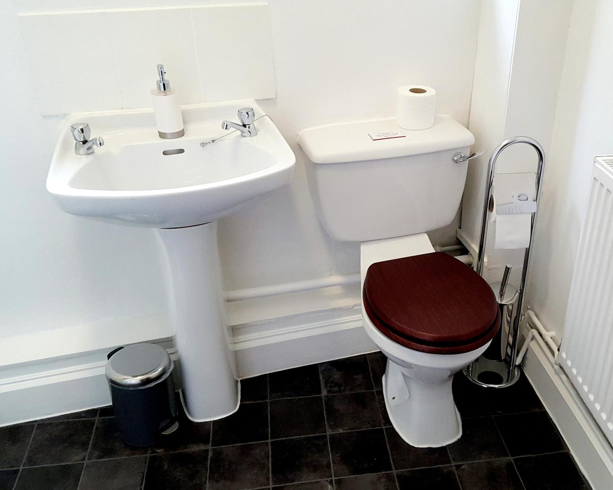 Standard Single Room With Ensuite Bathroom