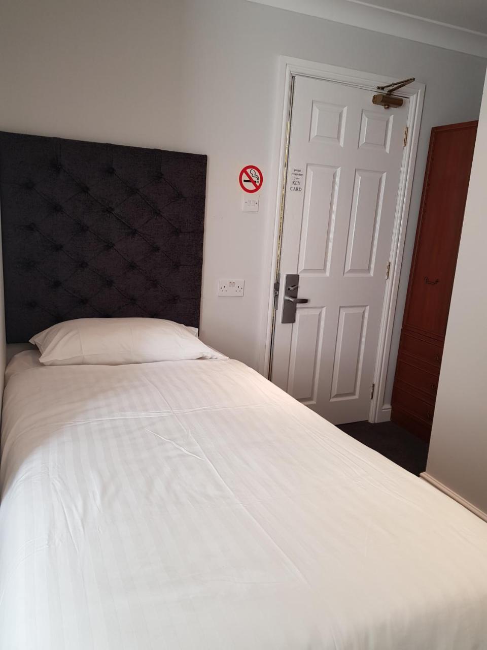 Single Room with Shower,736319698:JPEG