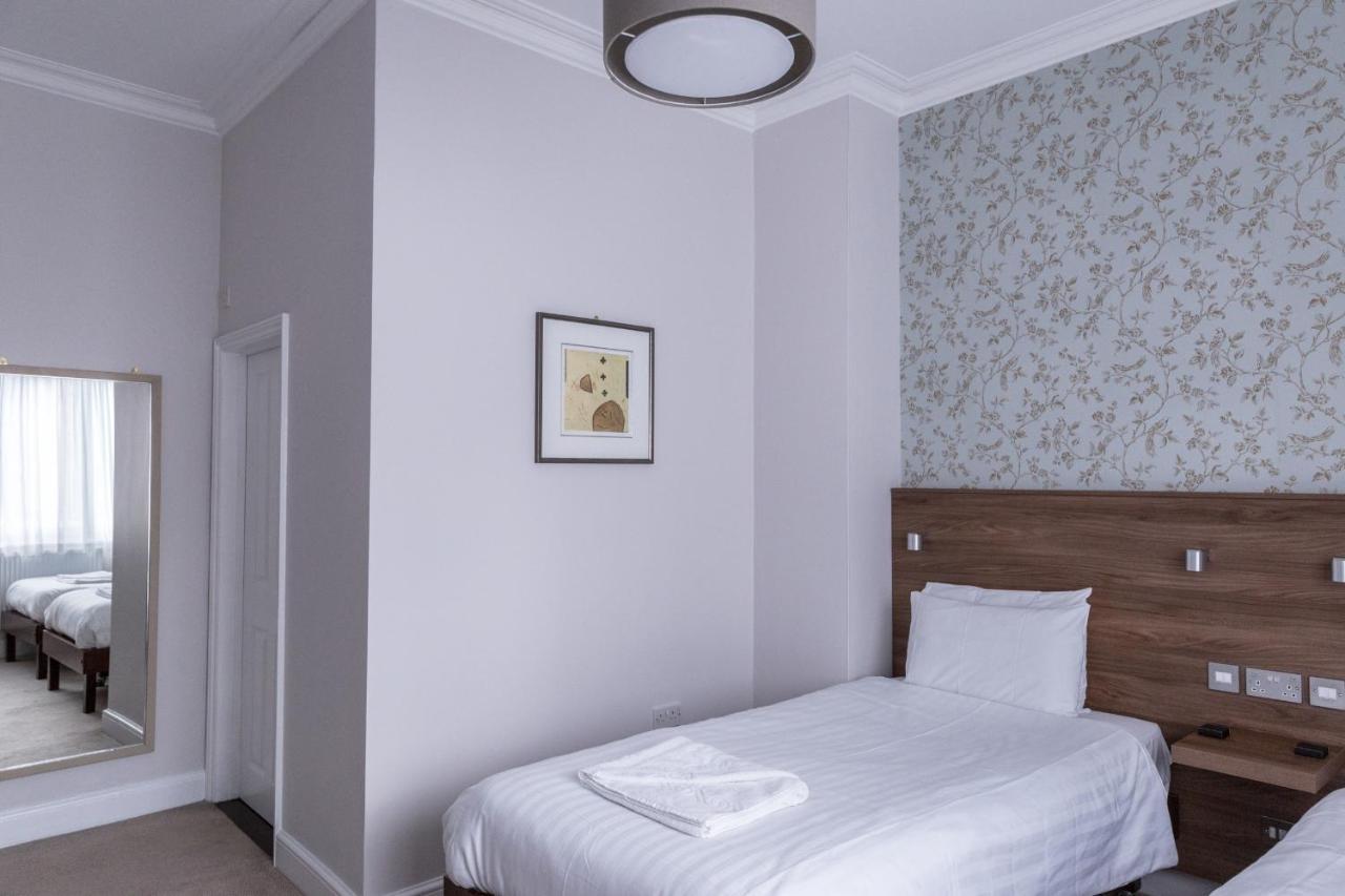 Twin Room,744592561:JPEG