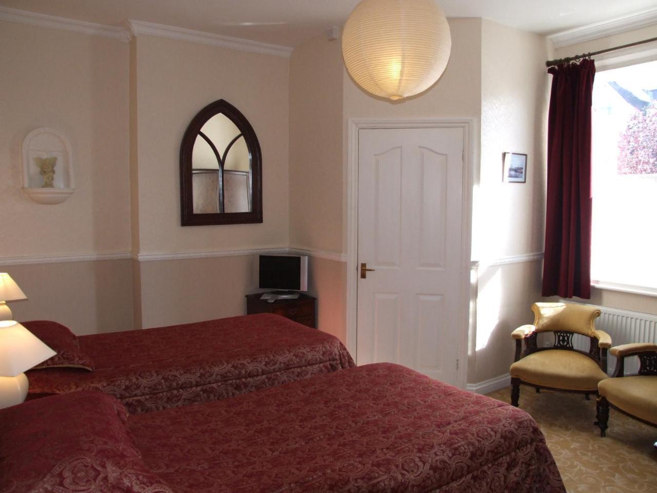Double or Twin Room with Shower