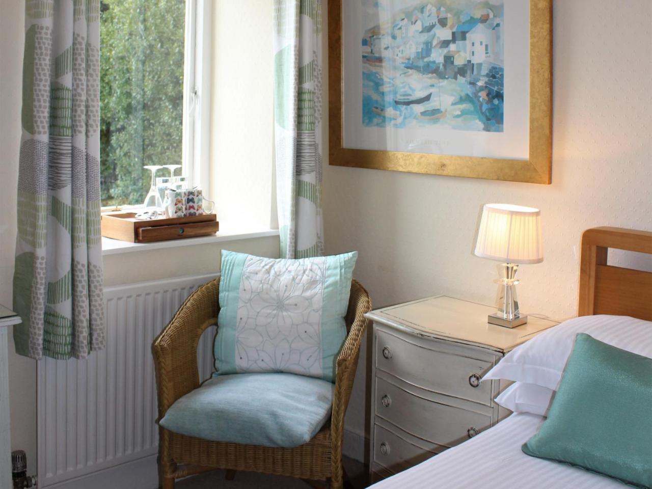 Compact Double Room with En-Suite,769260847:JPEG