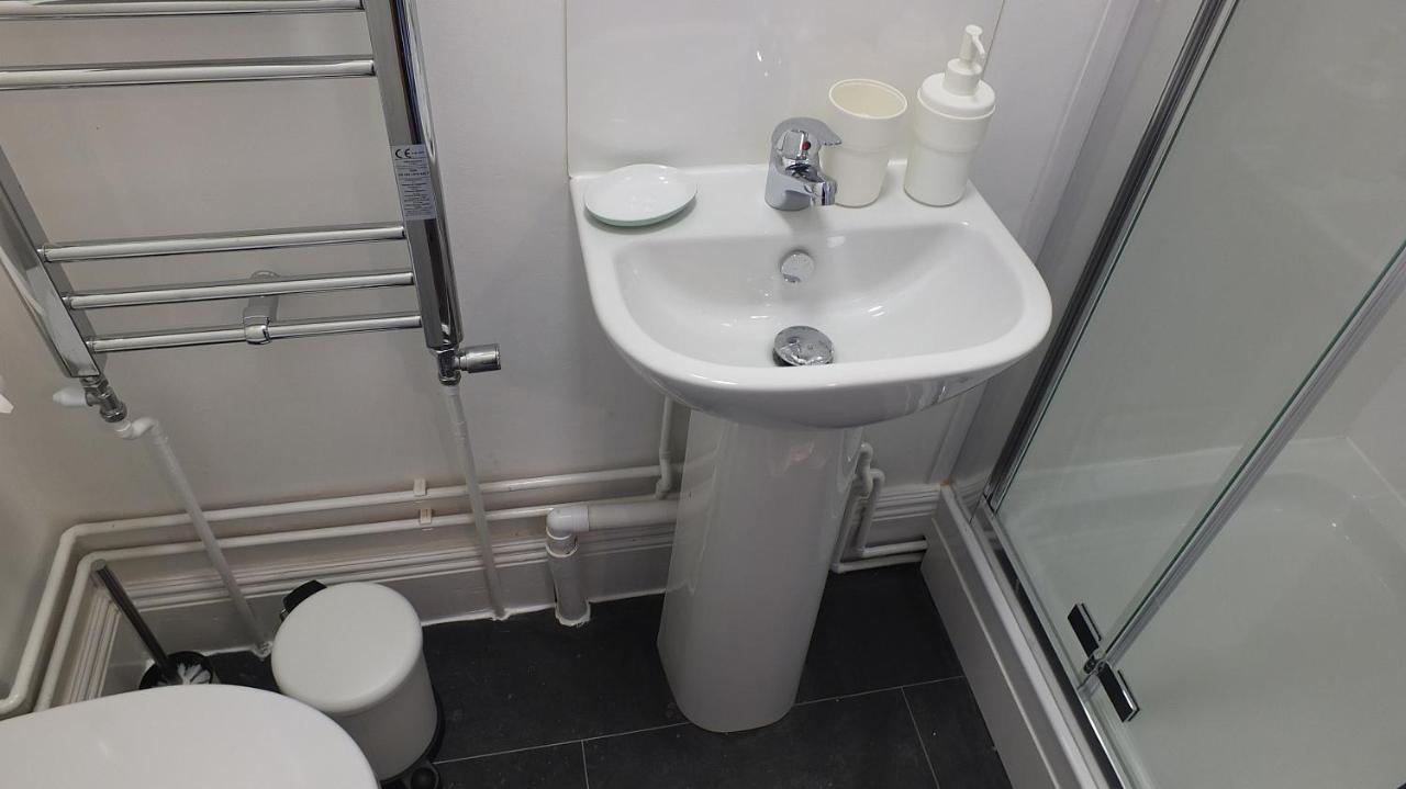 En-Suite Large Double Room with Communal Patio,775576417:JPEG