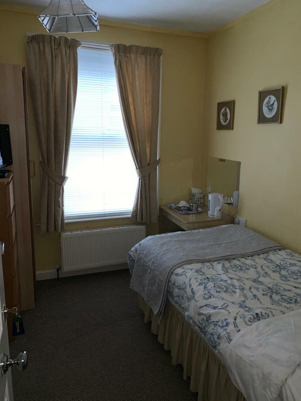 Single Room,778647006:JPEG