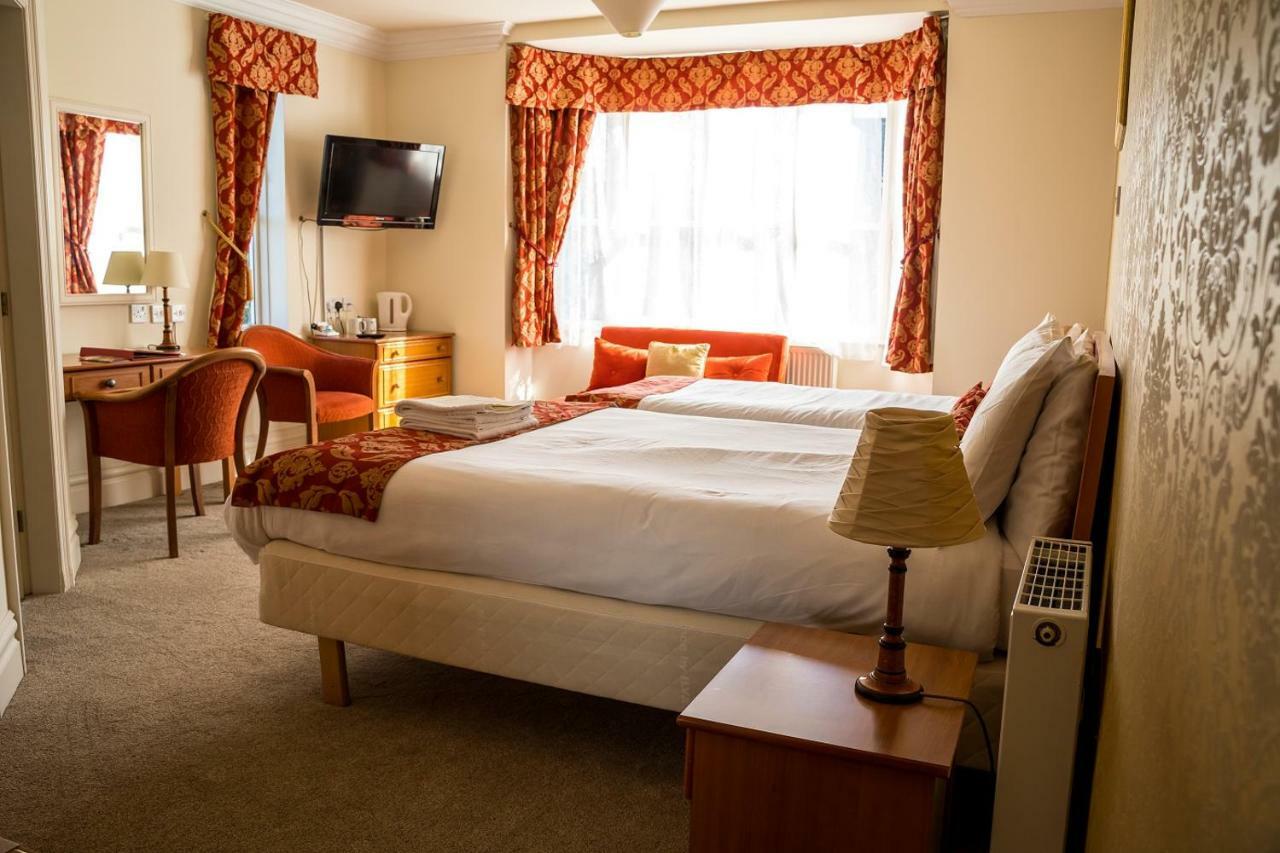 Family Room (2 Adults + 2 Children),1121449863:JPEG