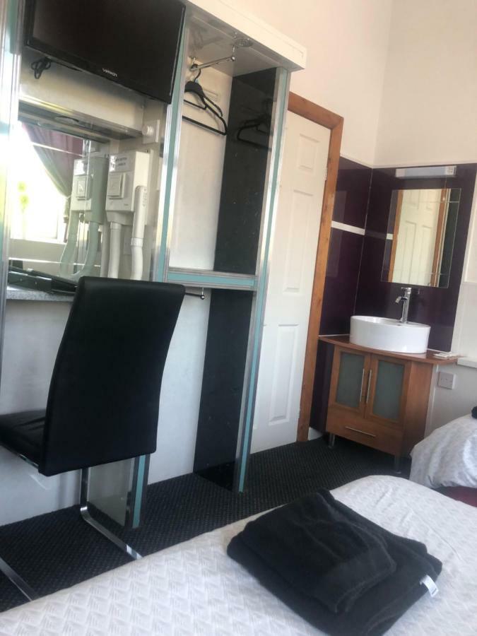 Standard Family of 3 Room,799157583:JPEG