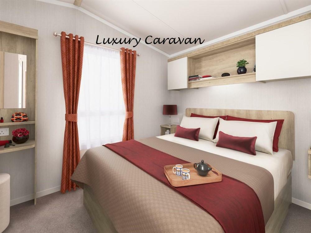 Three-Bedroom Caravan,805335966:JPEG