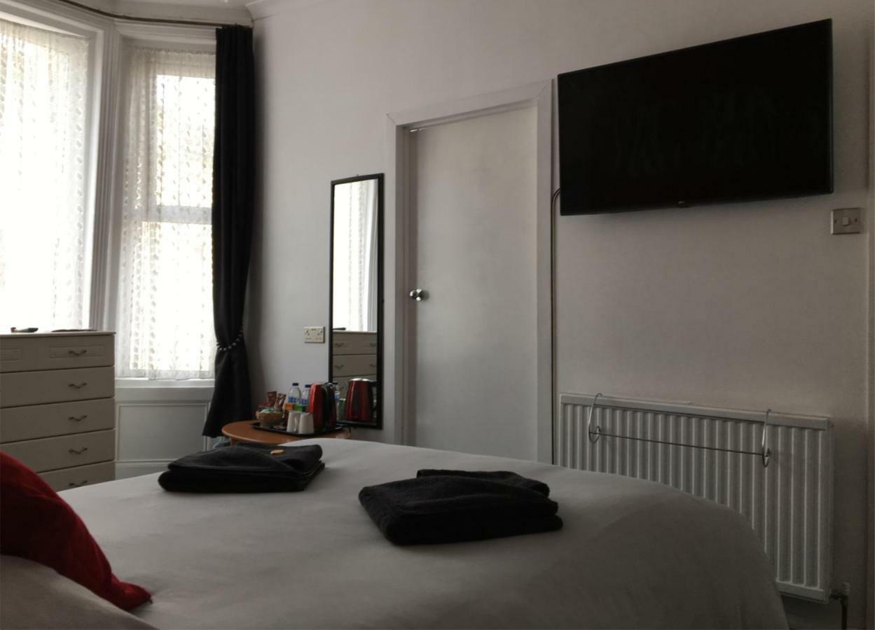 Large Double Room with Bathroom,807931815:JPEG