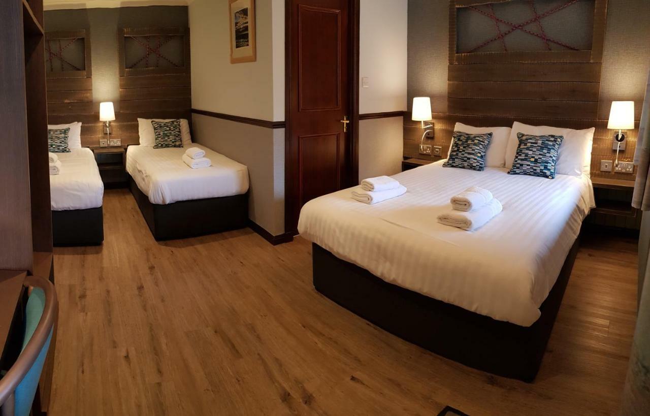 Family Room with Mountain View,812007126:JPEG