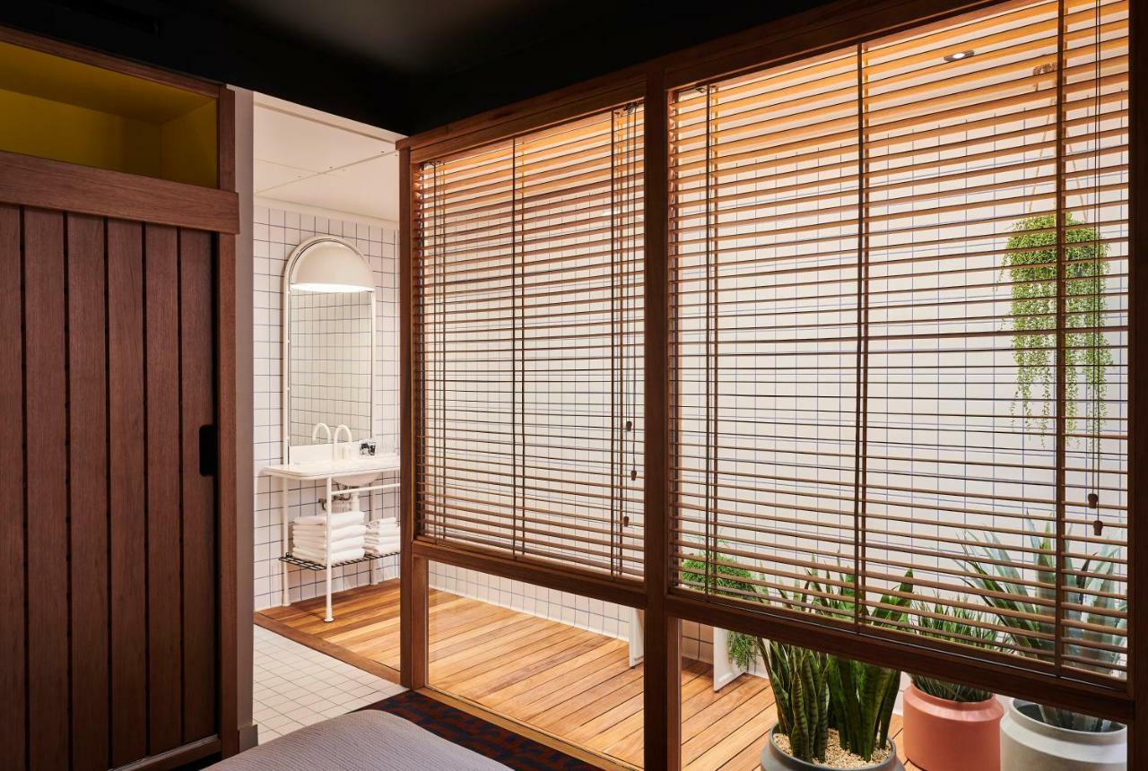 Standard King Interior - Windowless,828277859:JPEG