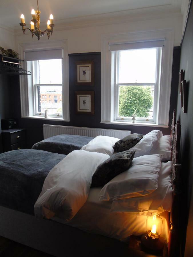 Twin Room with Private Bathroom