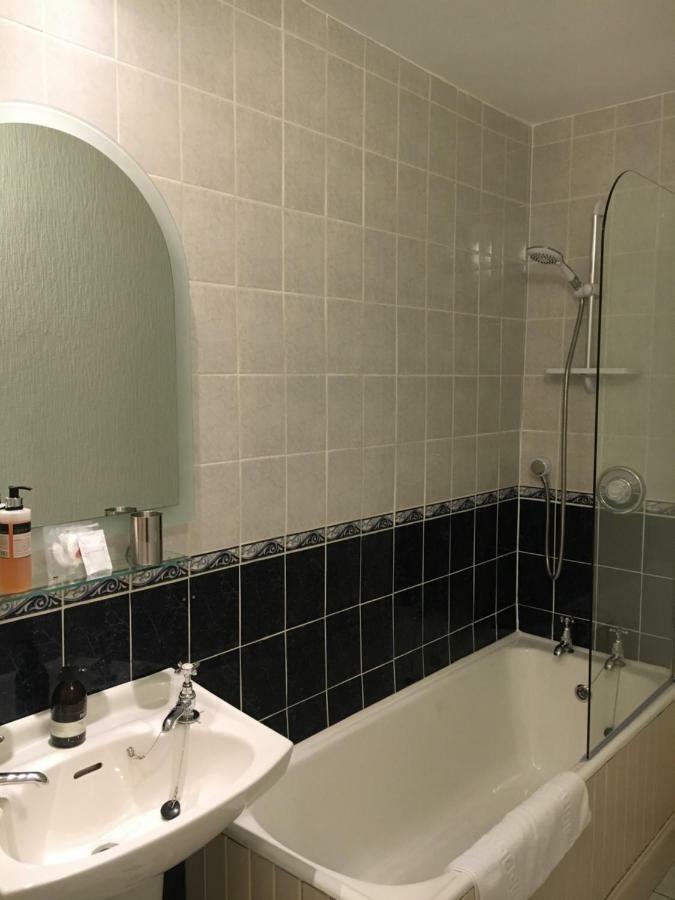 Single Room with Private Bathroom,1571359898:JPEG