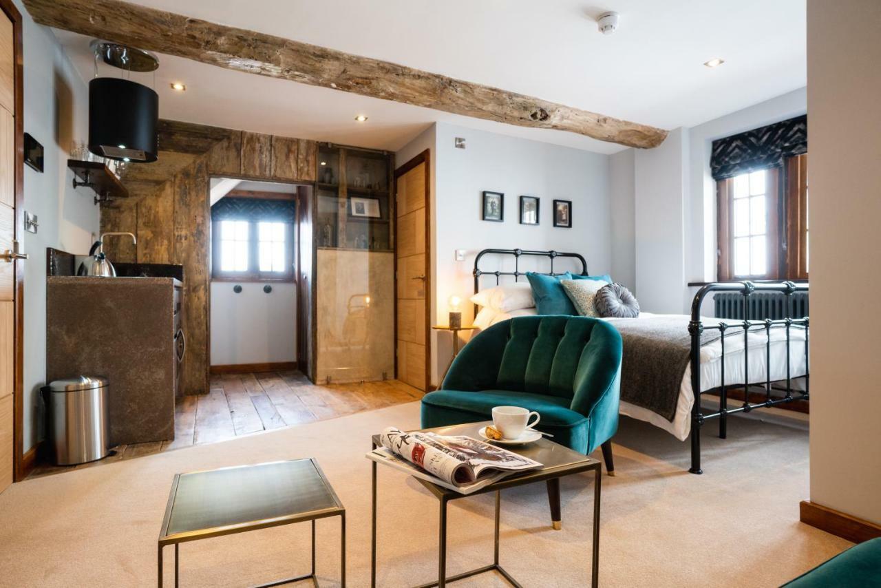 Superior Studio,848122496:JPEG