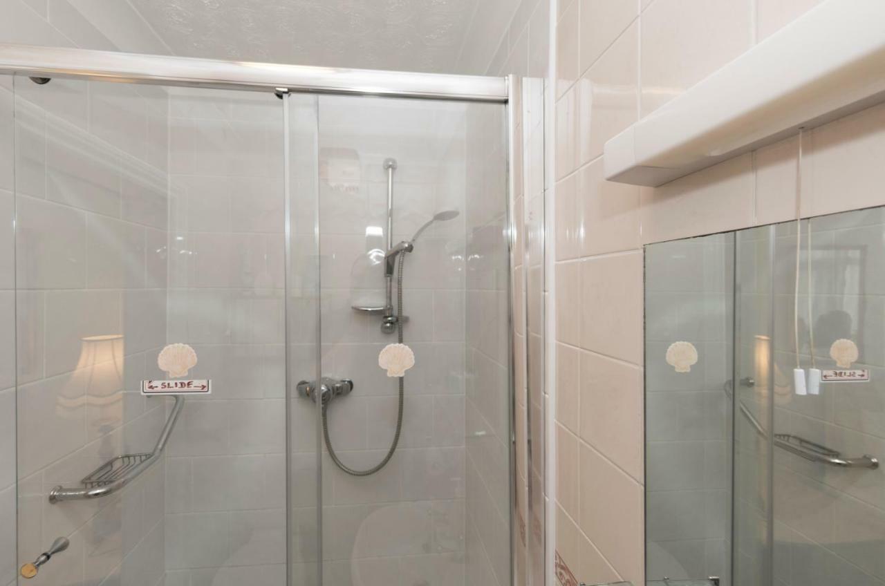 Double or Twin Room with Private Bathroom - Ground Floor