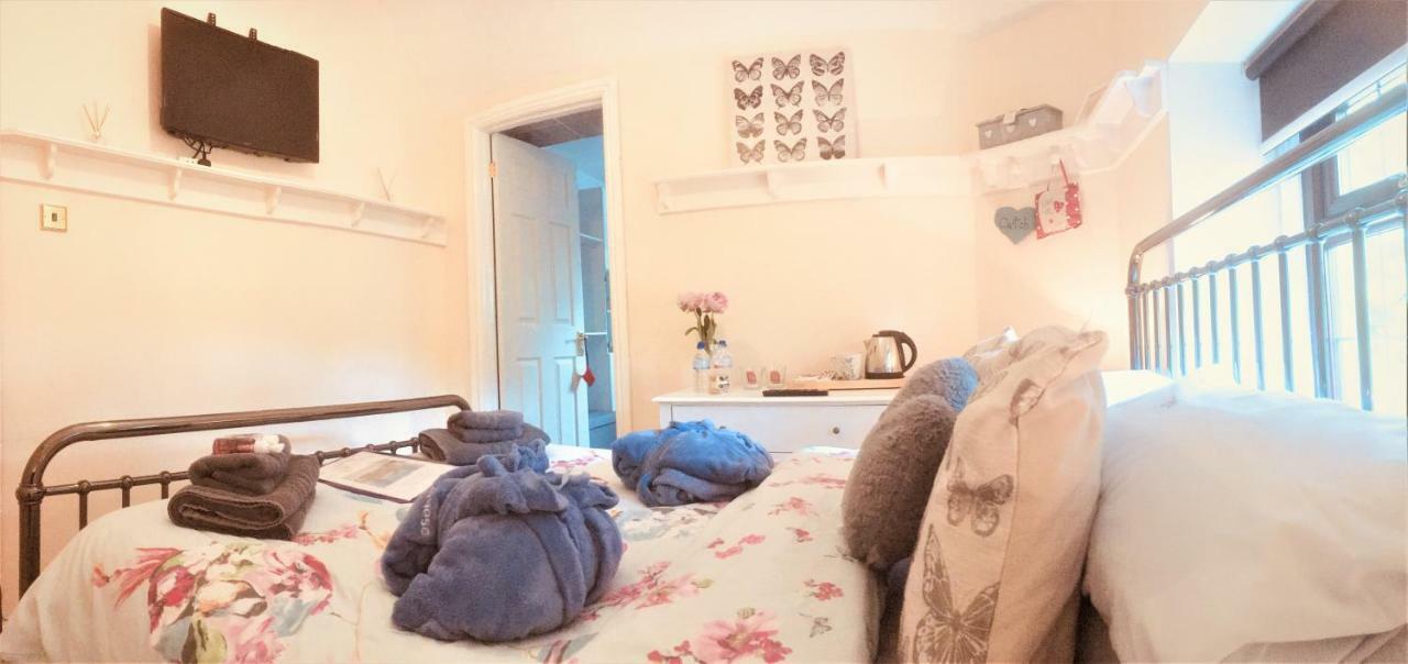 Double Room with Private Bathroom,863826629:JPEG