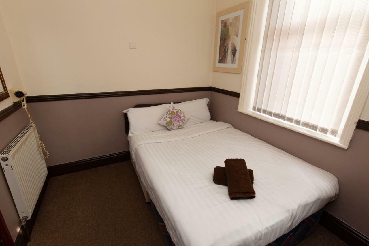 Small Double Room with Shower,876123554:JPEG