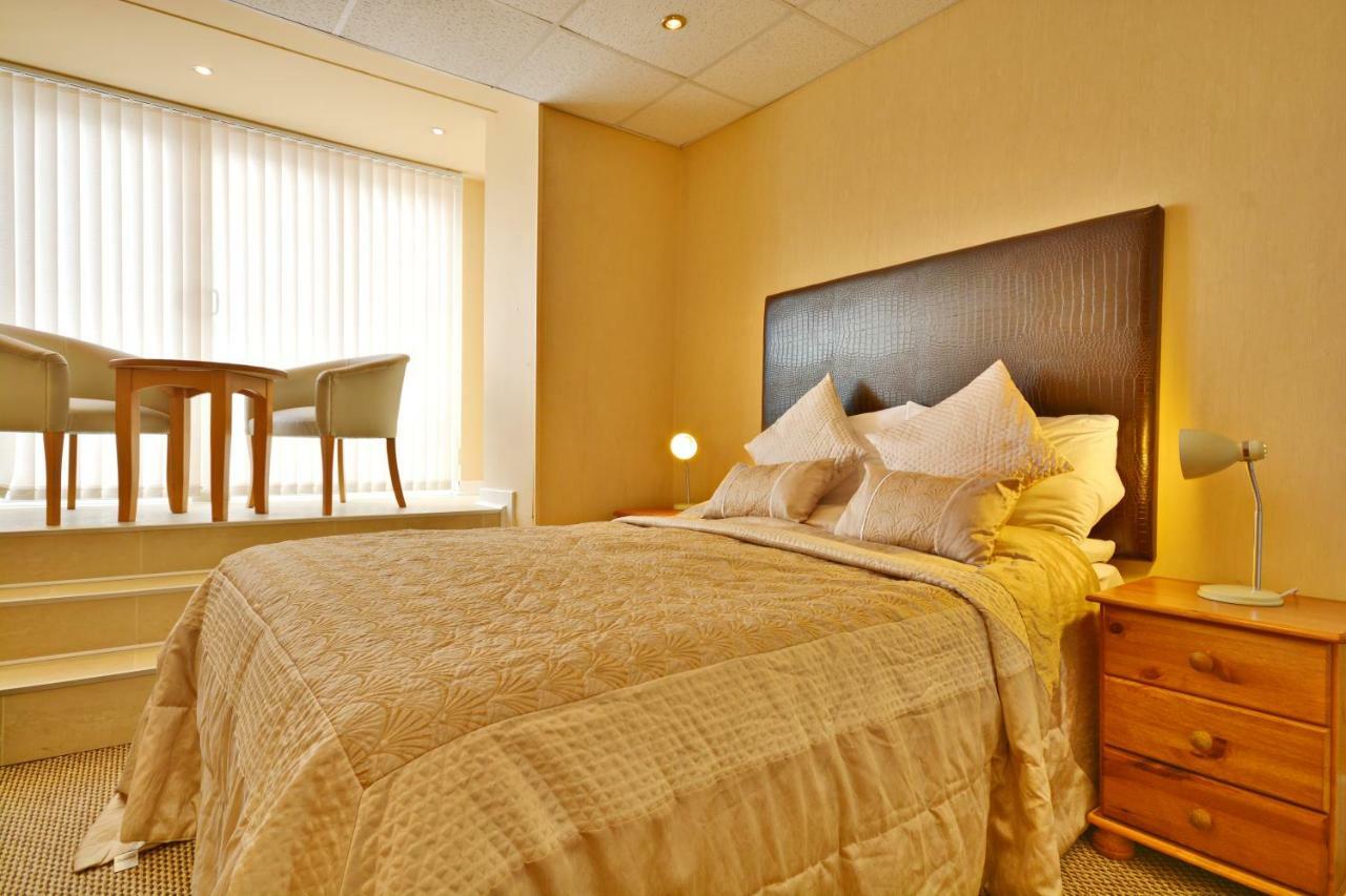 Double Room with Balcony,904357252:JPEG