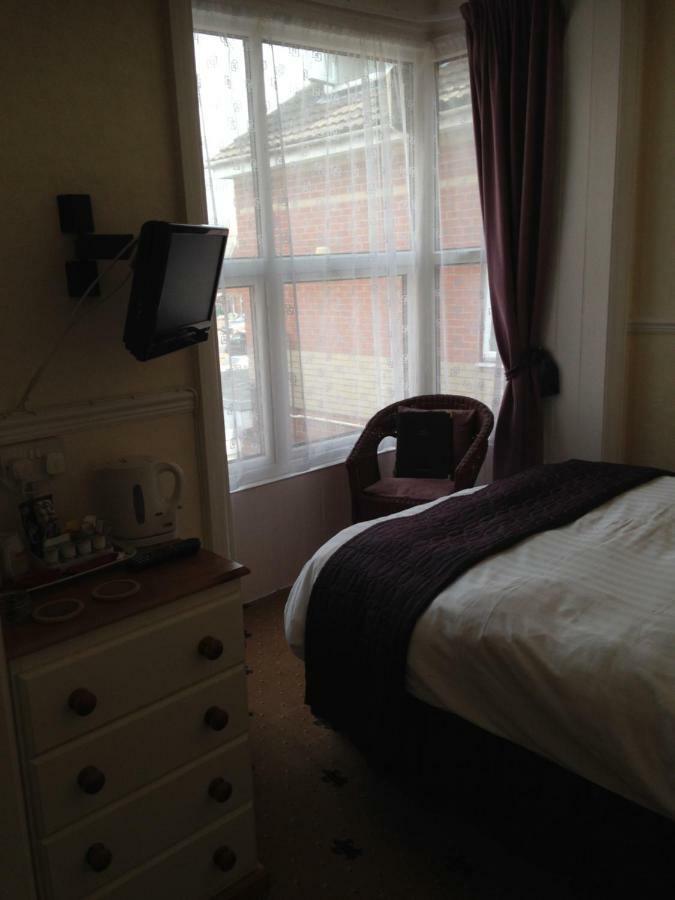 Double Room with Private Bathroom,1381853570:JPEG
