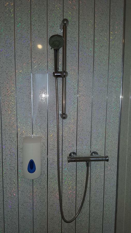 Family Room Bathroom,1083684892:JPEG